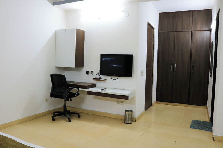 Others 5, Vinayak Stay Sector 43, Gurgaon