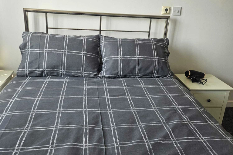 Room 3, 2 Bed Appt - City Centre - Private Balcony, Swansea