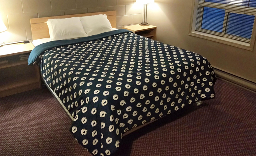 Bedroom 3, Shoal Lake Motor Inn, Division No. 15
