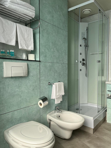 Bathroom 4, Hotel Re, Monza and Brianza