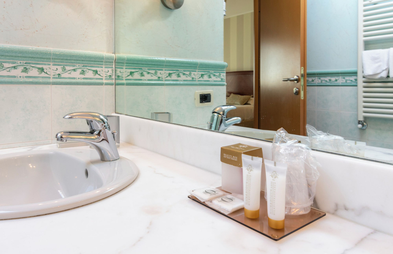 Bathroom 28