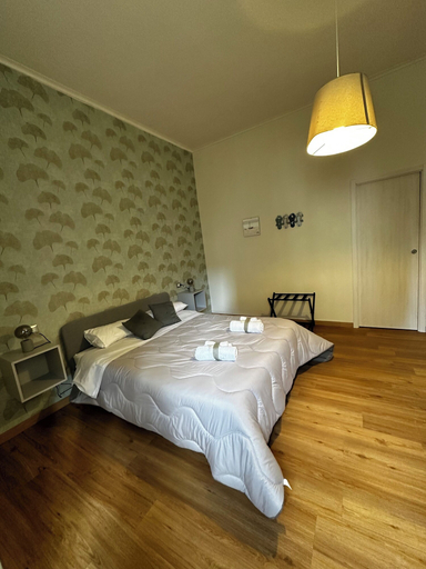 Bedroom 2, Carolines home, Napoli