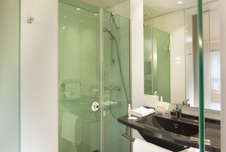 Bathroom 4, Escale Oceania Nantes, Loire-Atlantique