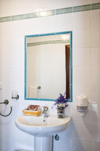 Bathroom 2, Hotel El Repelao, Asturias