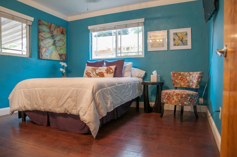 Room 3, Large Groups-seq Parks Coast Wineries Skiing, Tulare