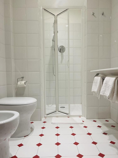 Bathroom 4, Albergo Visconti, Cremona
