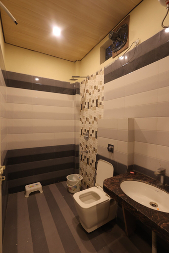Bathroom, RAMALAYA PREMA KUNJ RESORT, Jhansi