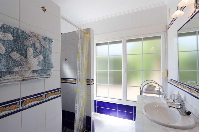 Room 4, Mozamb in J vea With 4 Bedrooms and 3 Bathrooms, Alicante