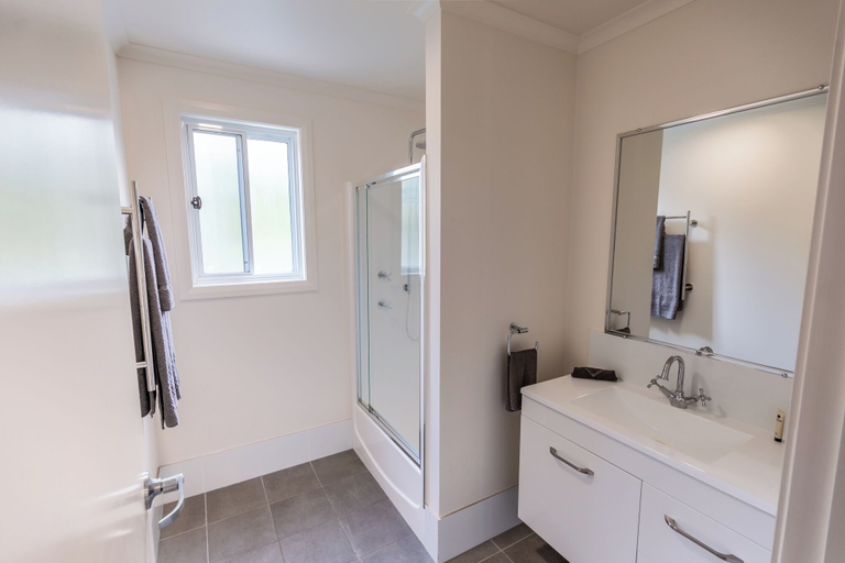Bathroom 3, Tasman Holiday Parks - Jervis Bay, Shoalhaven - Pt B