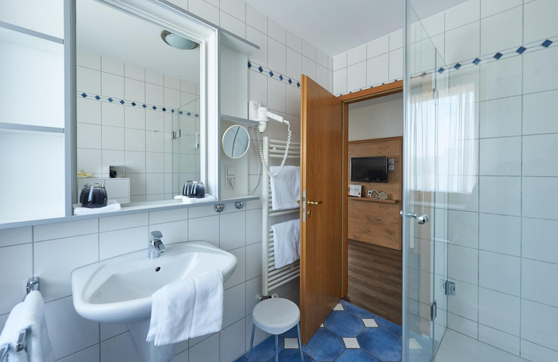 Bathroom 4, Fetzers Landhotel, Mainz-Bingen