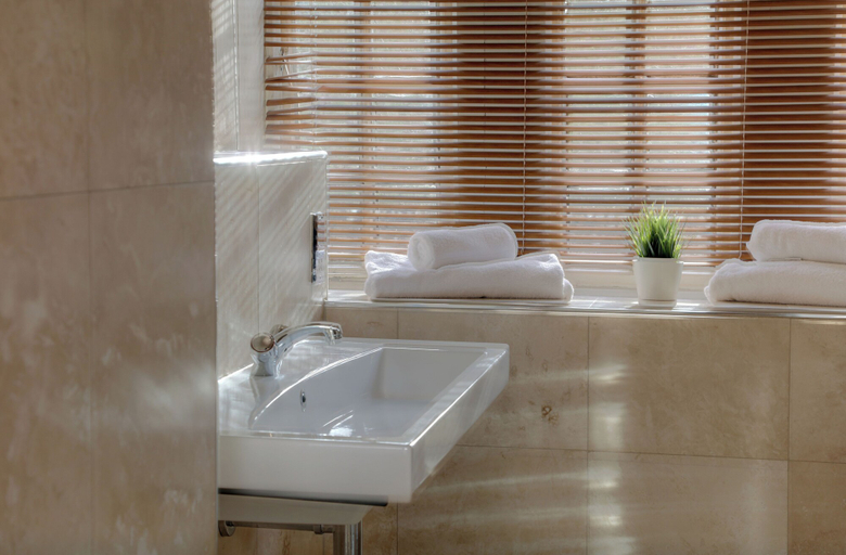 Bathroom 4, The George Of Piercebridge, Darlington