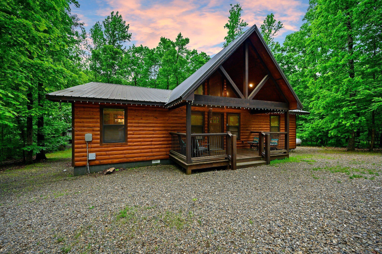 Exterior & Views 2, Whitetail Retreat Cabin for 13!, McCurtain