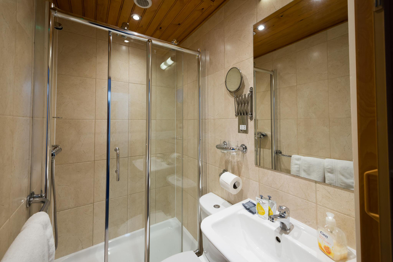 Bathroom 3, Adria Hotel, London