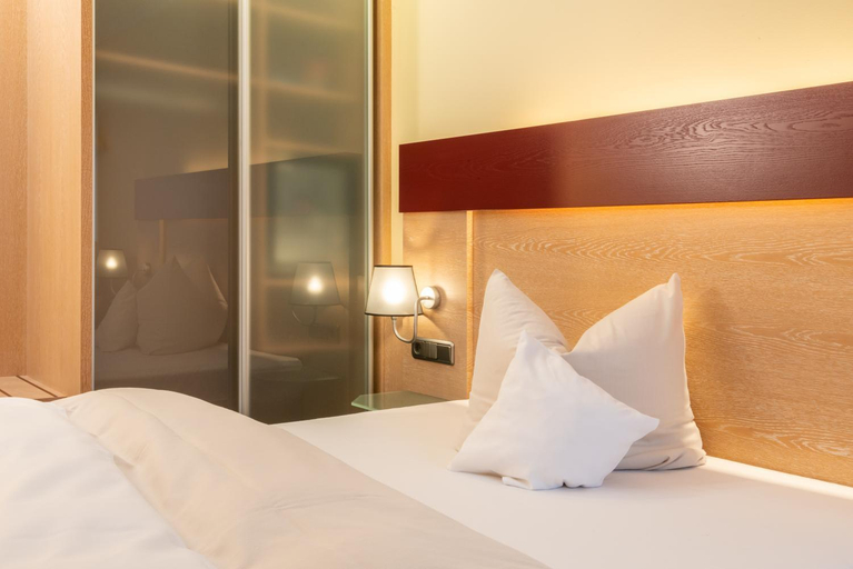 Bedroom 3, Avenon Privathotel Schwaiger Hof, Nürnberger Land