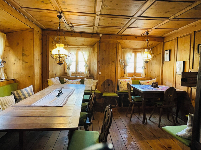 Food & Drinks, Chasa Veglia, Inn