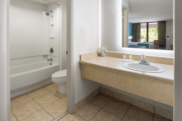 Bathroom 4, INN AT ATLANTIC CITY HOTEL & BANQUET, Atlantic