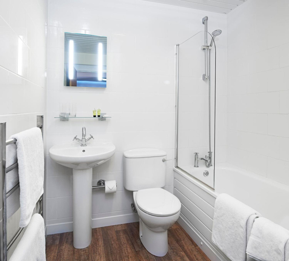 Bathroom 16