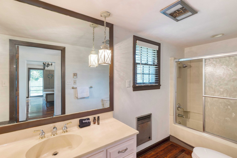 Bathroom, Amber Cabin by Avantstay Cozy Mountain Retreat, Jefferson