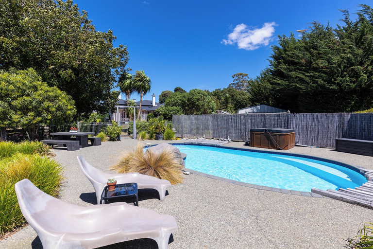 Sport & Beauty, St Leonards Vineyard Cottages, Marlborough