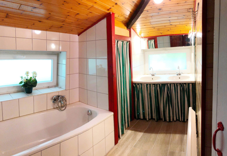 Bathroom 4, Vintage Chalet in Sougné-Remouchamps near Forest, Liège