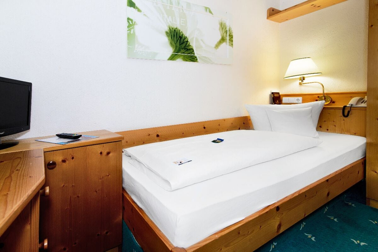 Bedroom 2, Holzschuh Schwarzwaldhotel, Freudenstadt