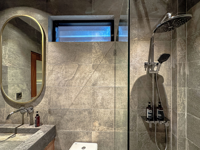 bathroom 8