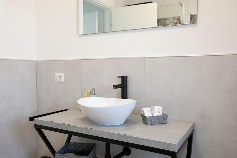 Bathroom 3, DOMINA Guest House, Rome