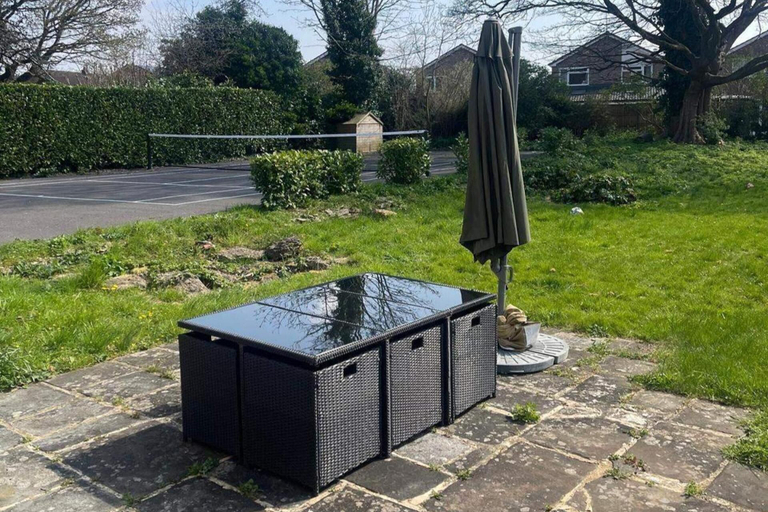 Property grounds 3, 6 Bed-sleeps 8 Gym-hottub-garden-parking, Bristol