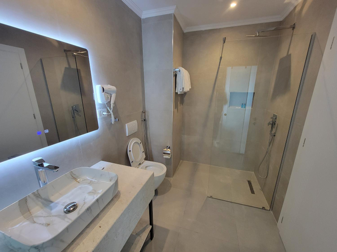 Bathroom 5, Enkelana, Pogradecit