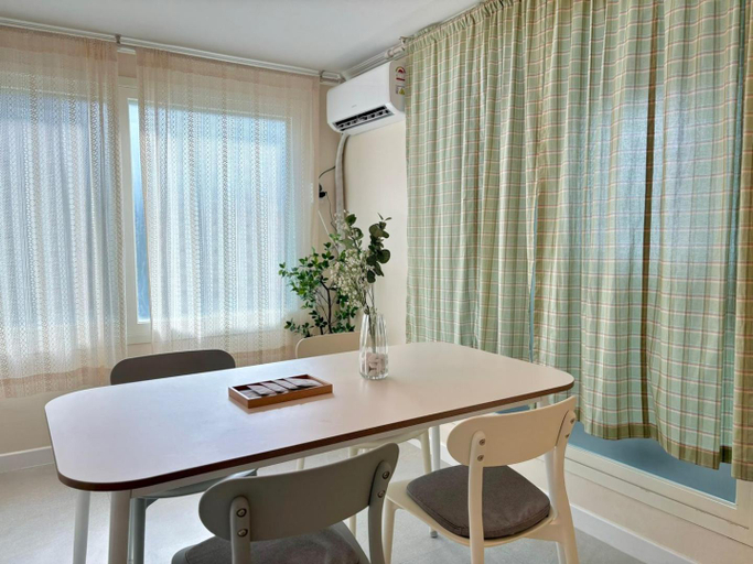 Others 1, Sinchon Station Walks 3 Minutes Hongik University Gwanghwamun Seongsu Airport Railroad No Free Gym S, Mapo