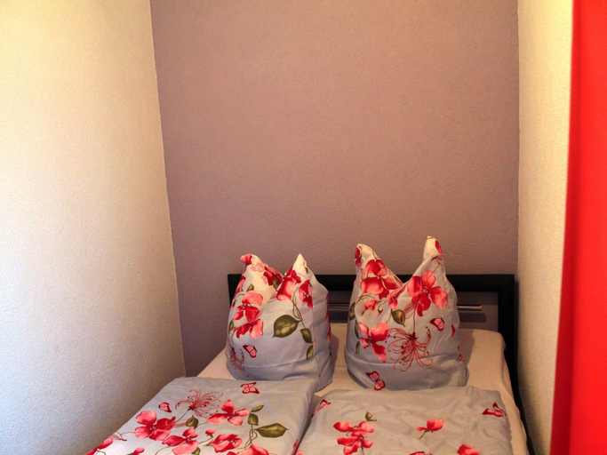 Bedroom 3, Tranquil Bungalow in Alt Bukow, Rostock