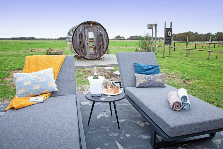 Spa treatment 2, 2 Cosy Homes With Wellness Garden, Texel