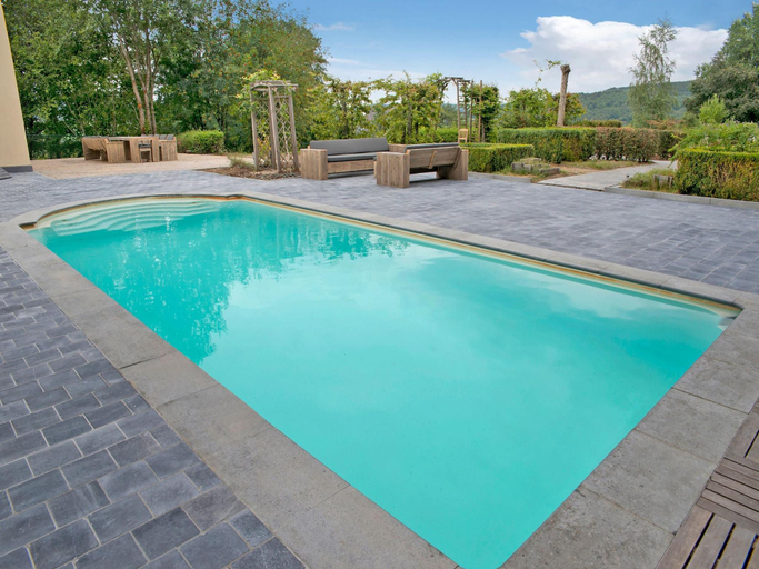Sport & Beauty 3, Luxury Country House with Pool, Luxembourg