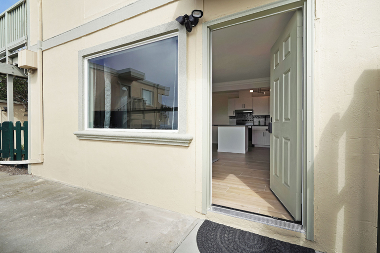 Exterior & Views 2, Cozy 2BR Mountain View Private Deck, San Mateo