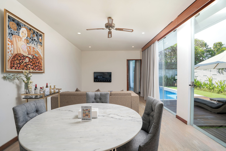 Dining Room 9