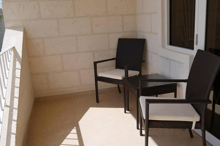 Others 5, Golden Acre Beach Villa-2 mins walk - Alleynes Bay