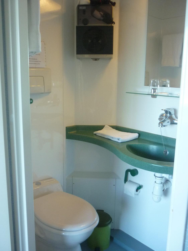 Bathroom, Hotel Restaurant La Chaumiere du Lac, Jura