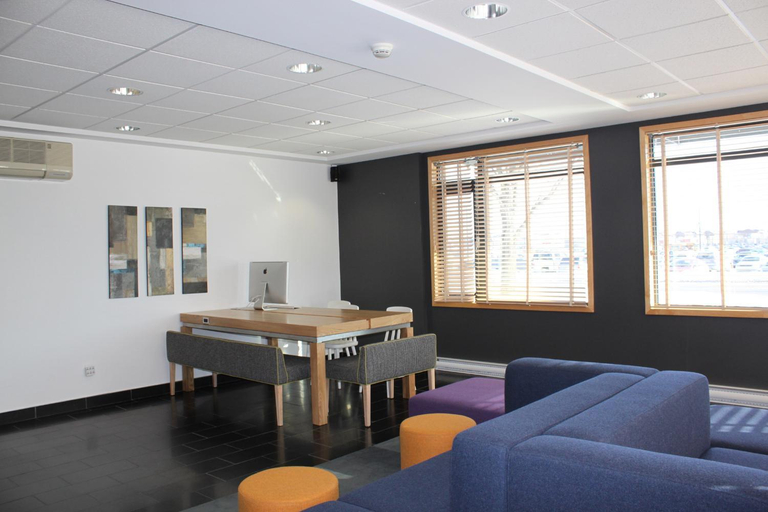 Public Area 2, Le Dauphin St-Hyacinthe, Les Maskoutains