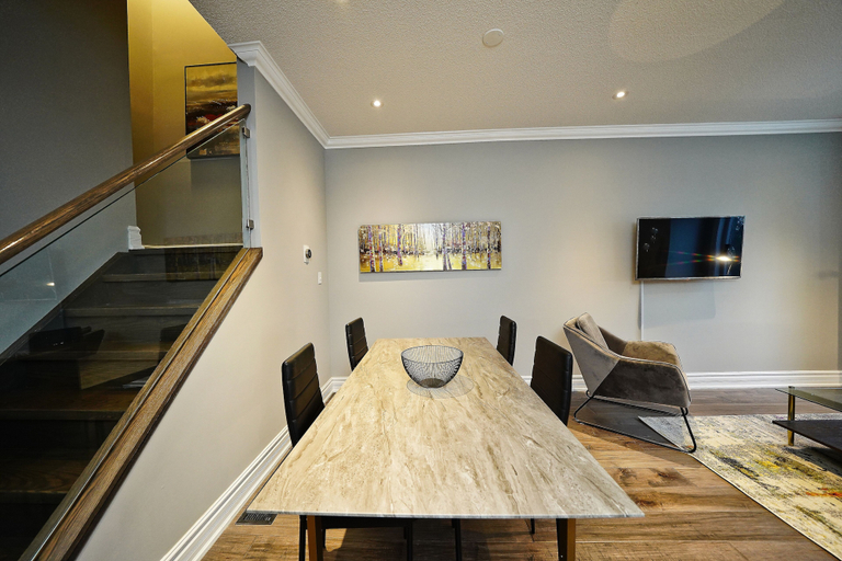 Others 5, The Wells Suites, Toronto