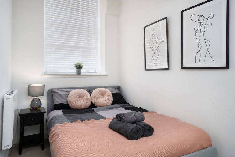 Room 3, 2bed-2bath Flat City Centre, Edinburgh