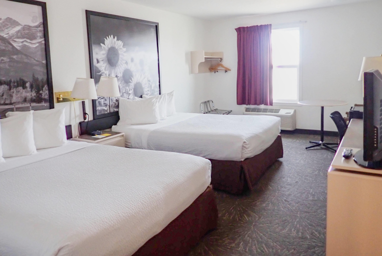 Bedroom 4, Days Inn by Wyndham Taber, Division No. 2