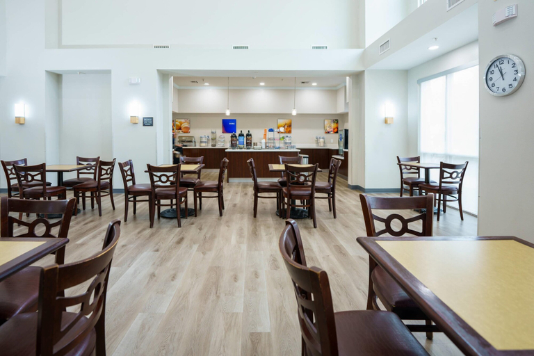 Food & Drinks 5, Comfort Suites University Drive, Brazos