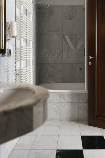 Bathroom 5, Hotel Villa Policreti, Pordenone