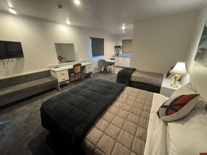 Bedroom 2, Settlers Motor Lodge, Hutt city