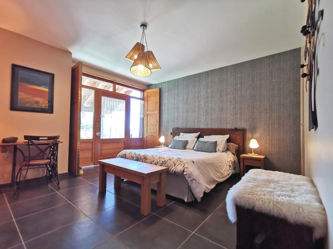 Bedroom 4, Suite spacieuse avec bien-etre, parking, wifi, a Saint-Privat-d'Allier - FR-1-582-491, Haute-Loire