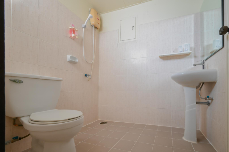 Bathroom 9