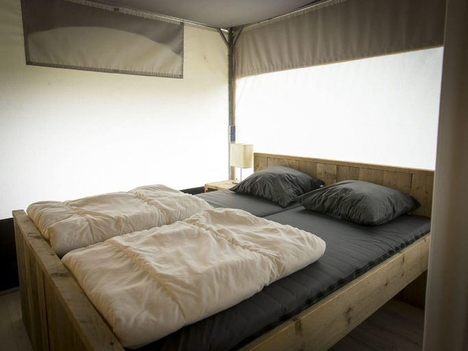 Bedroom 2, Tent Lodge near Loonse Drunense Dunes, Tilburg