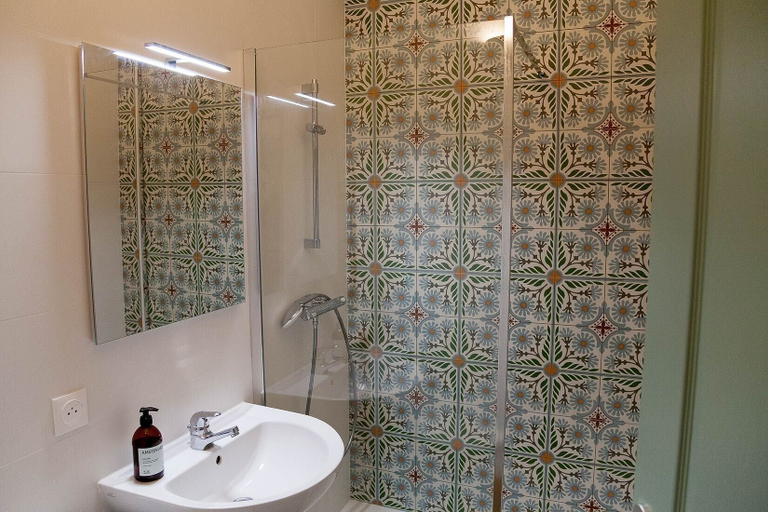 Bathroom, Château de Joyeux - Gîtes, Ain