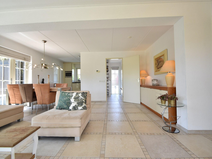 Others 4, Enticing Holiday Home in Oude with Garden, Oostflakkee