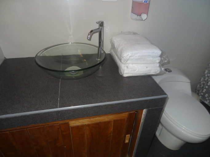 Bathroom 4, Akas Hotel Apartamentos, Contralmirante Villar